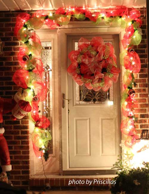 A Christmas Door Decoration for Holiday Spirit!
