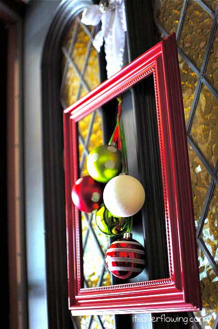 A Christmas Door Decoration for Holiday Spirit!