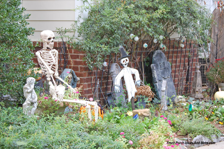 Halloween Porch Decorations with No Time to Spare