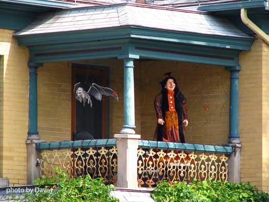 Halloween Porch Decorating Ideas Both Spooky and Fun
